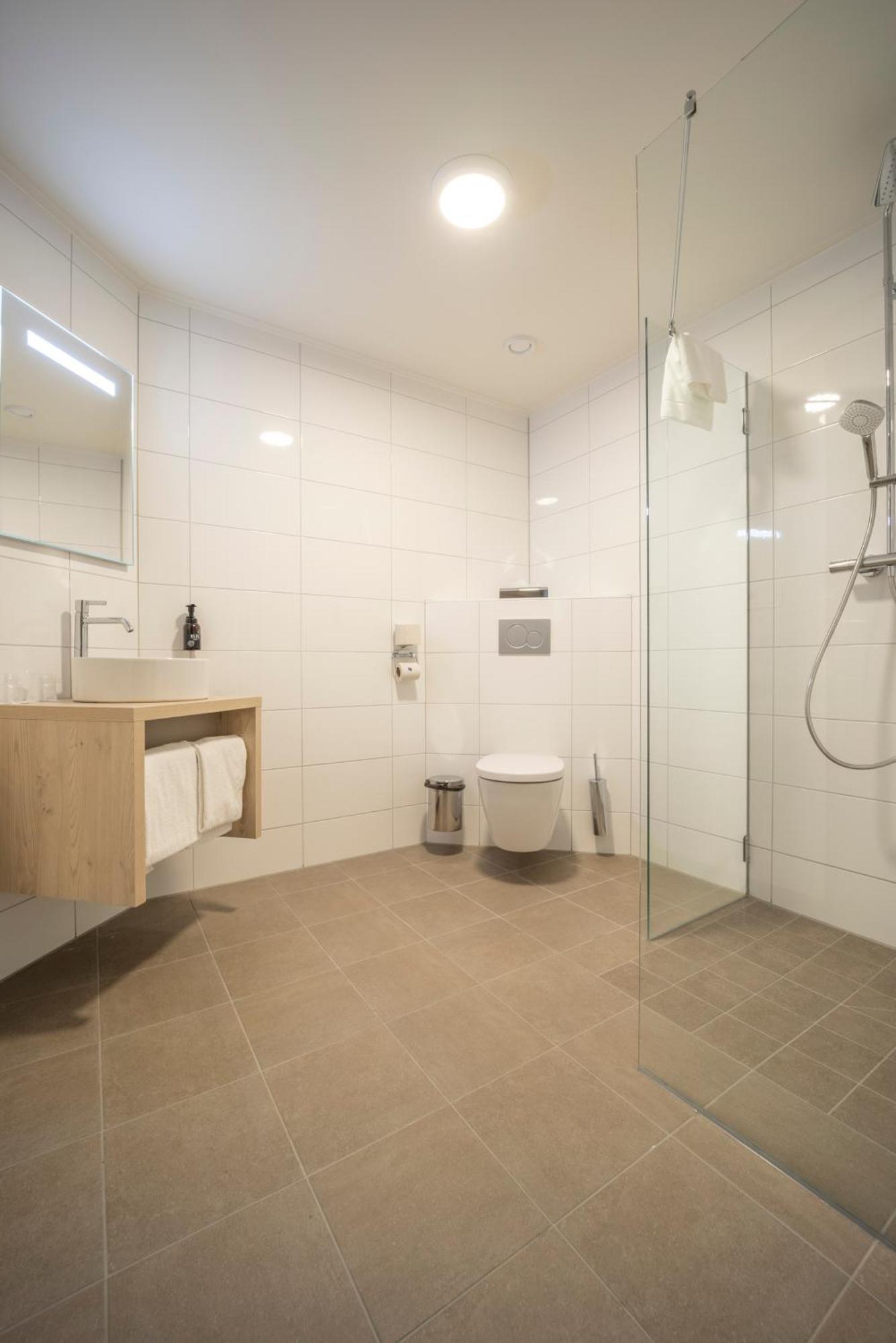 Spacious Standard Double Room Balcony,1516440043:JPEG